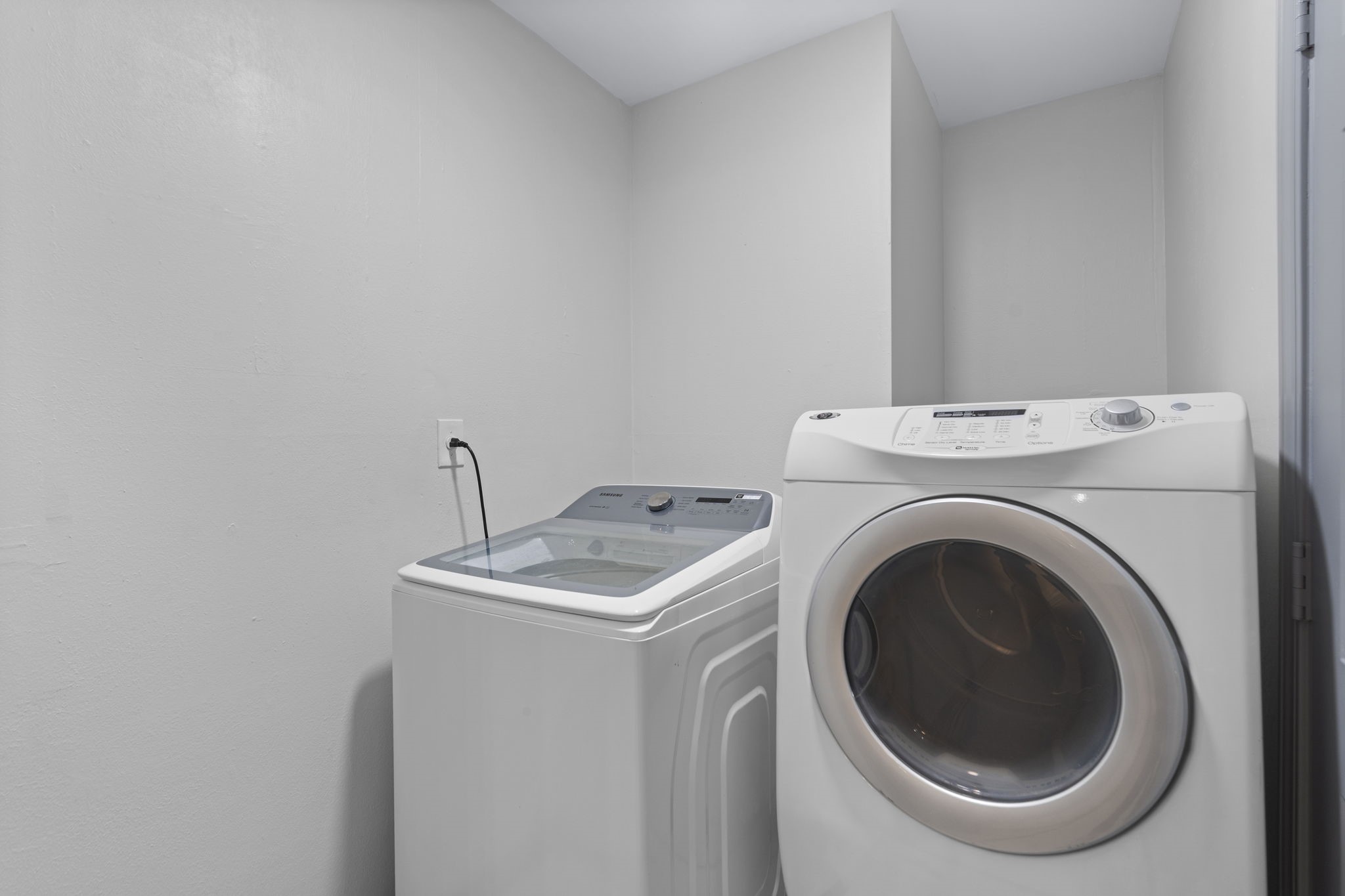 1271 Witte Road, Unit 26 Houston, TX 77055 - Photo 12 of 27 a utility room with dryer and washer