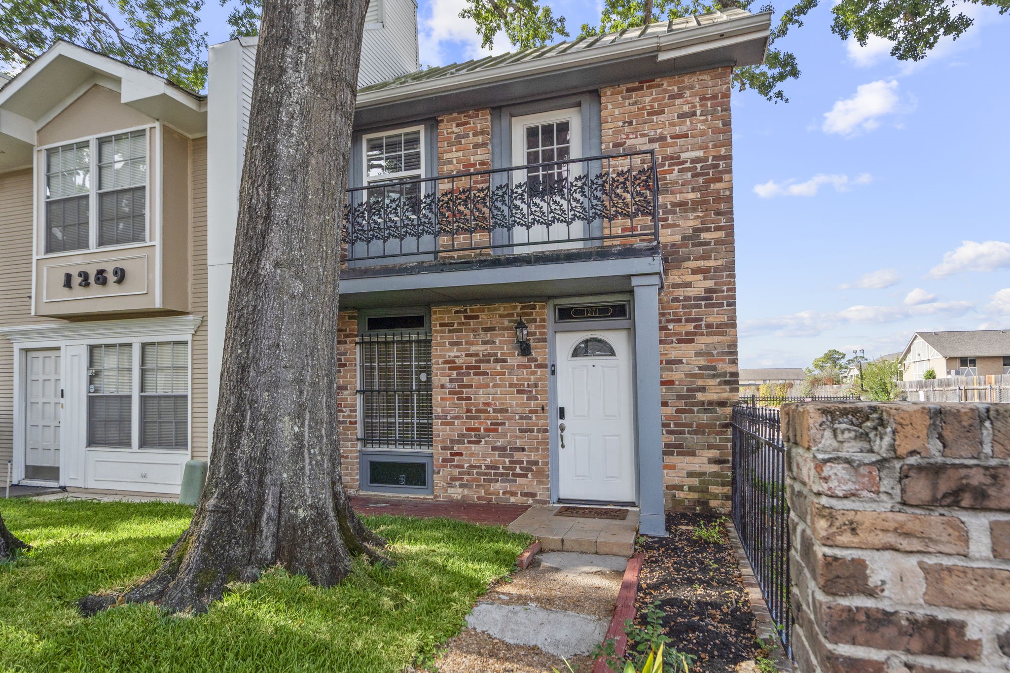 1271 Witte Road, Unit 26 Houston, TX 77055 - Photo 26 of 27 front view of a house with a yard
