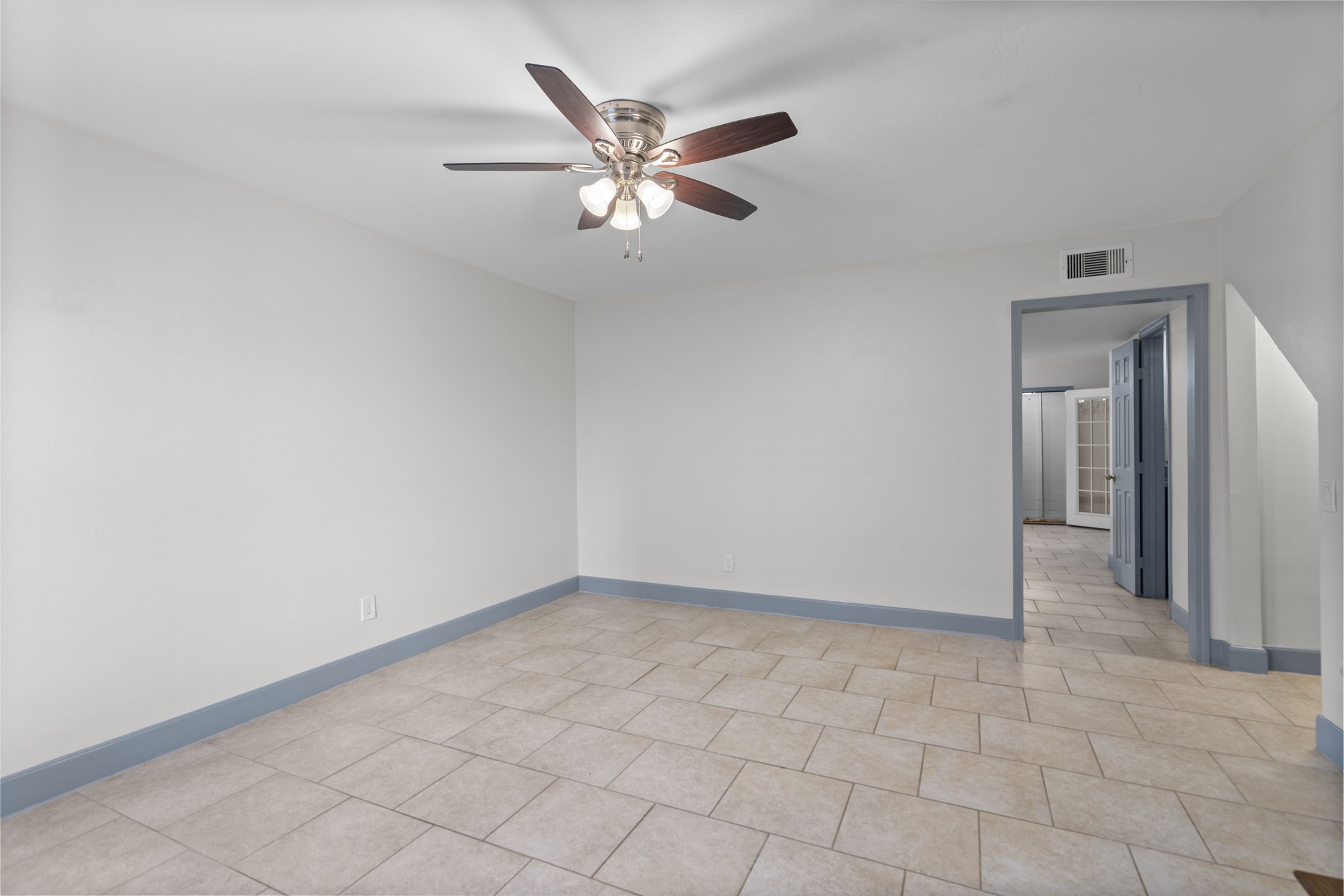 1271 Witte Road, Unit 26 Houston, TX 77055 - Photo 5 of 27 an empty room with closet and fan