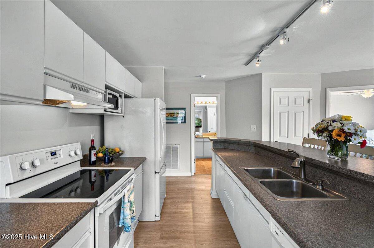 816 Colony Place, Unit D Sunset Beach, NC 28468 - Photo 14 of 51 19-kahunaphoto.com (42 of 64)