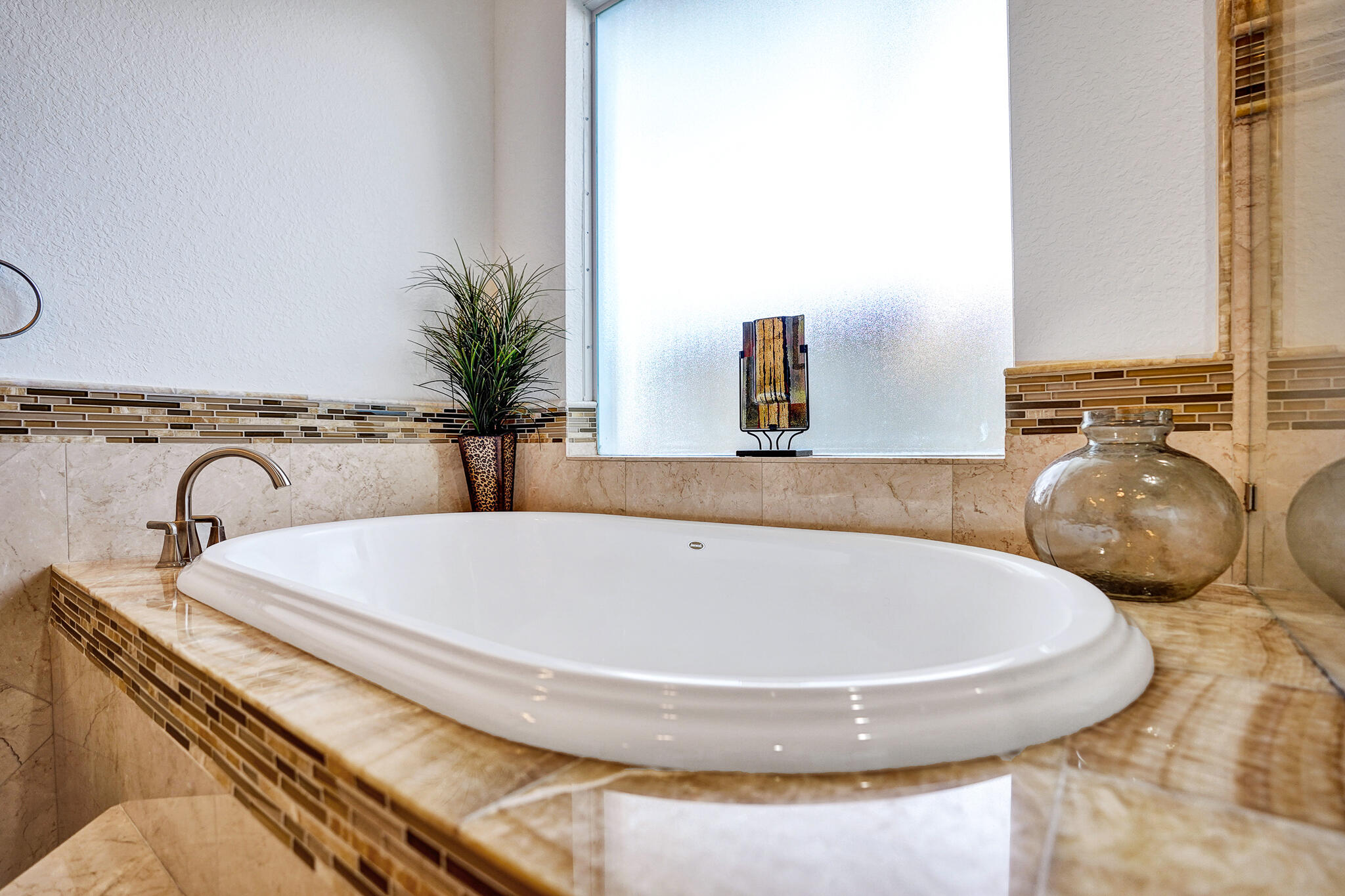785 Northeast 71st Street Boca Raton, FL 33487 - Photo 28 of 62 a bath tub sitting next to a bathroom sink