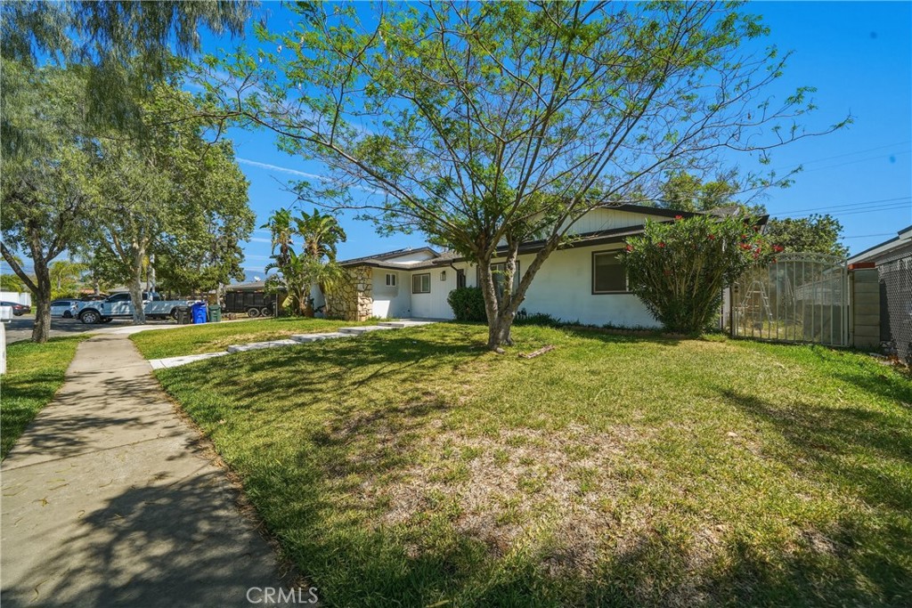 1365 North Chestnut Avenue Rialto, CA 92376 - Photo 11 of 34