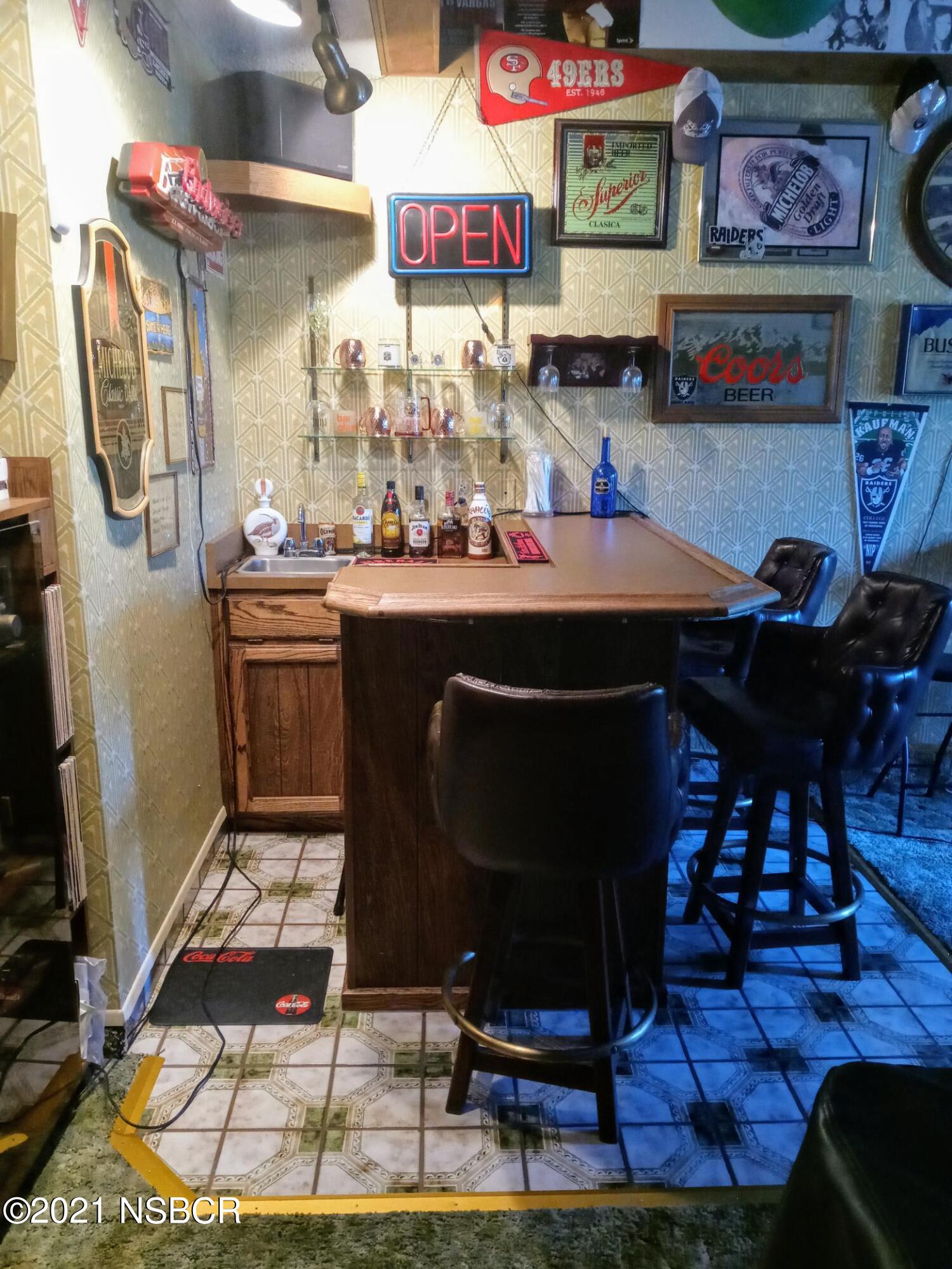 222 South O Street Lompoc, CA 93436 - Photo 15 of 18 Wet Bar/Sink