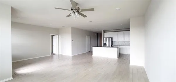 $2,149 | 933 Ravenwood Lane, Van Alstyne, TX 75495