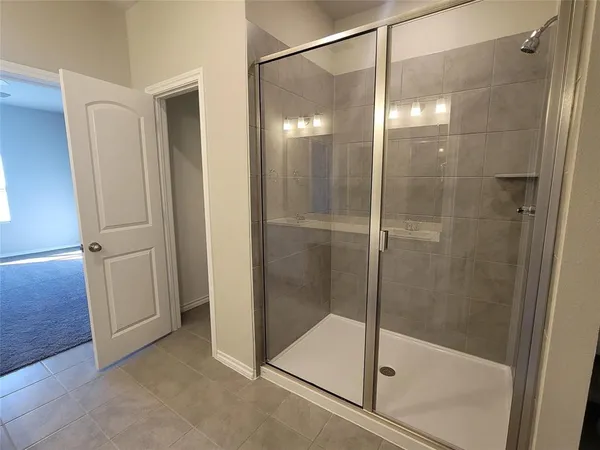$2,149 | 933 Ravenwood Lane, Van Alstyne, TX 75495