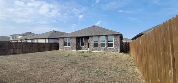 $2,149 | 933 Ravenwood Lane, Van Alstyne, TX 75495