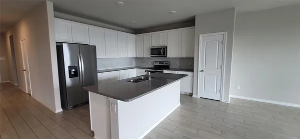 $2,149 | 933 Ravenwood Lane, Van Alstyne, TX 75495