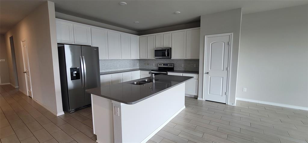 933 Ravenwood Lane Van Alstyne, TX 75495 - Photo 4 of 18