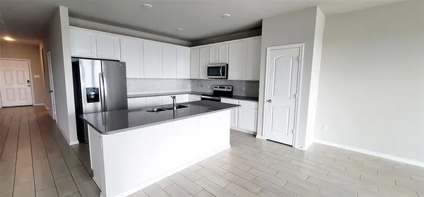 $2,149 | 933 Ravenwood Lane, Van Alstyne, TX 75495