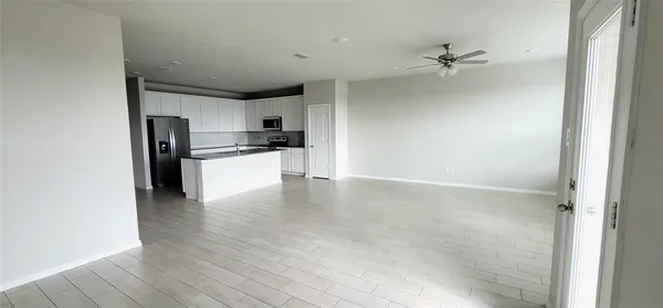 $2,149 | 933 Ravenwood Lane, Van Alstyne, TX 75495