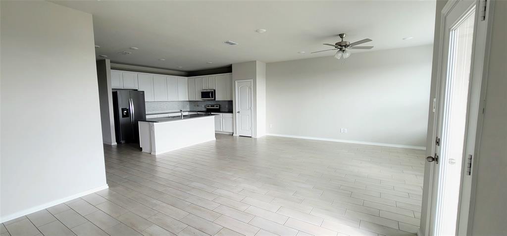 933 Ravenwood Lane Van Alstyne, TX 75495 - Photo 7 of 18