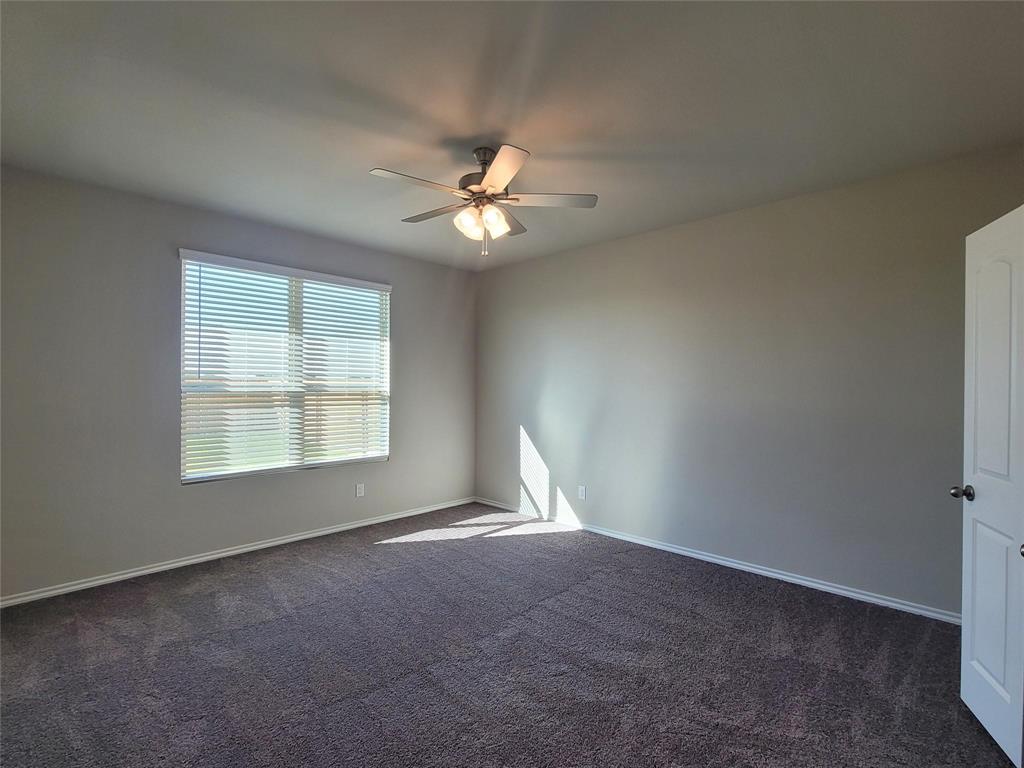 933 Ravenwood Lane Van Alstyne, TX 75495 - Photo 8 of 18