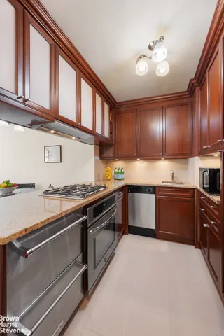 $625,000 | 301 East 22nd Street, Unit 7S | Gramercy