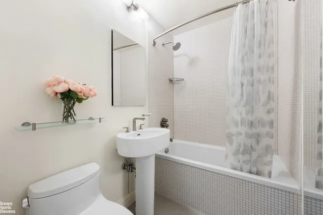 $625,000 | 301 East 22nd Street, Unit 7S | Gramercy