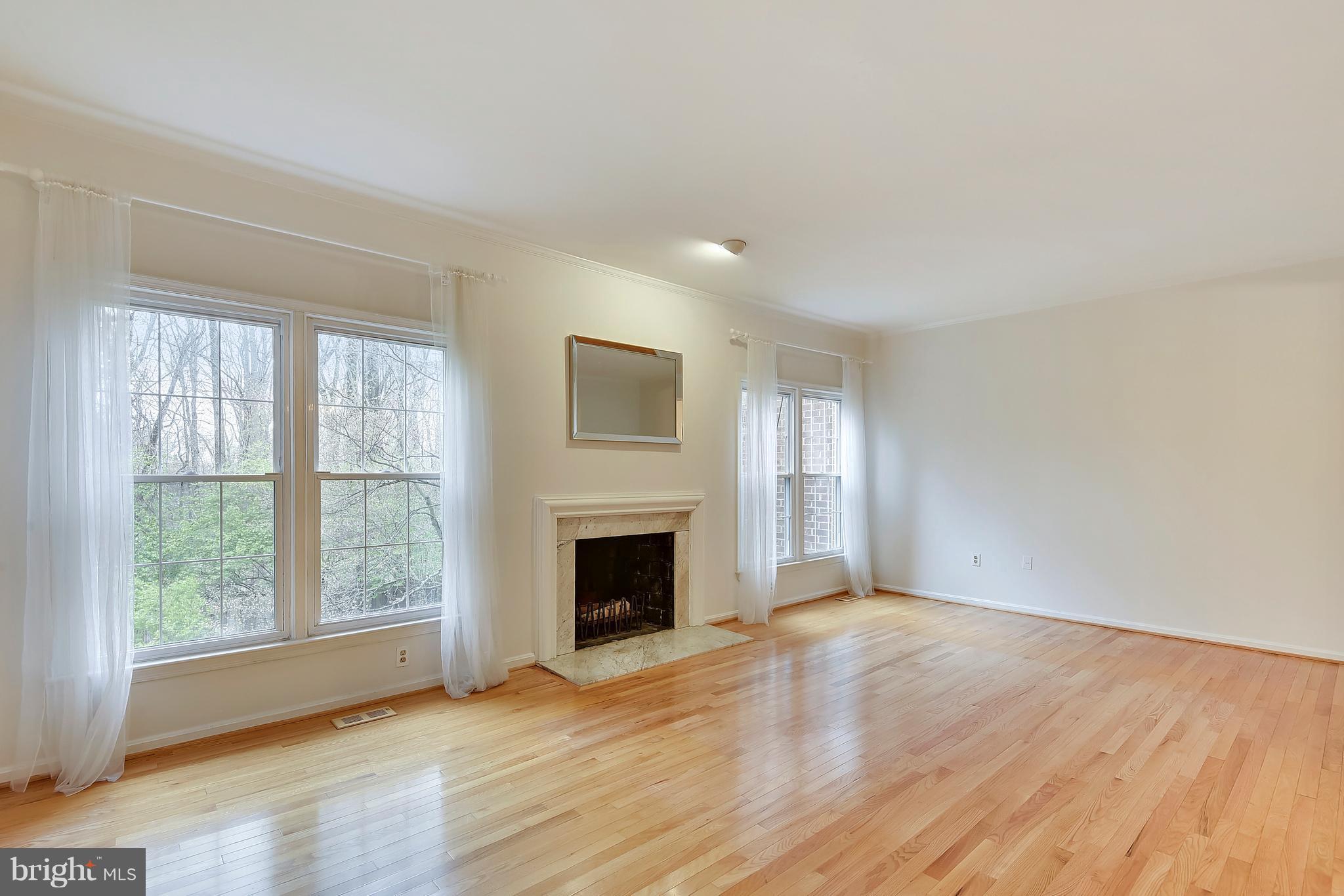 7220 Greentree Road Bethesda, MD 20817 - Photo 8 of 30 Living Room