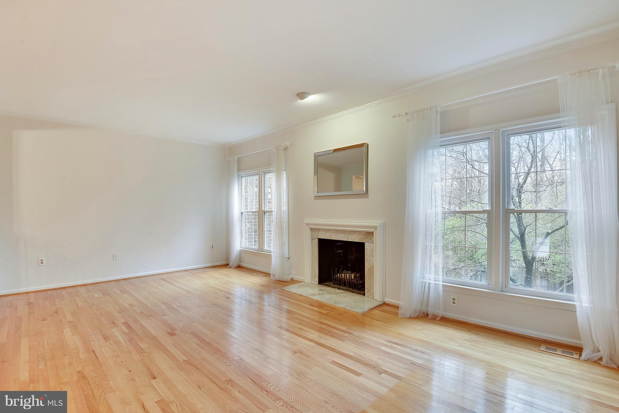 7220 Greentree Road Bethesda, MD 20817 - Photo 9 of 30 Living Room