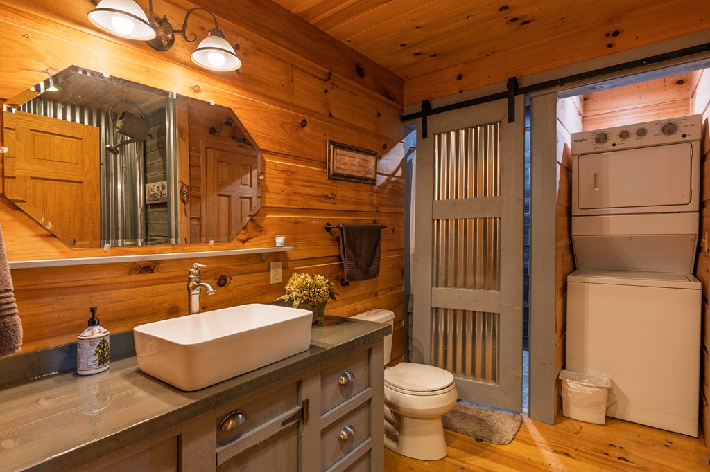 659 Kells Ridge Drive Ellijay, GA 30540 - Photo 21 of 41 a bathroom with a sink toilet and shower