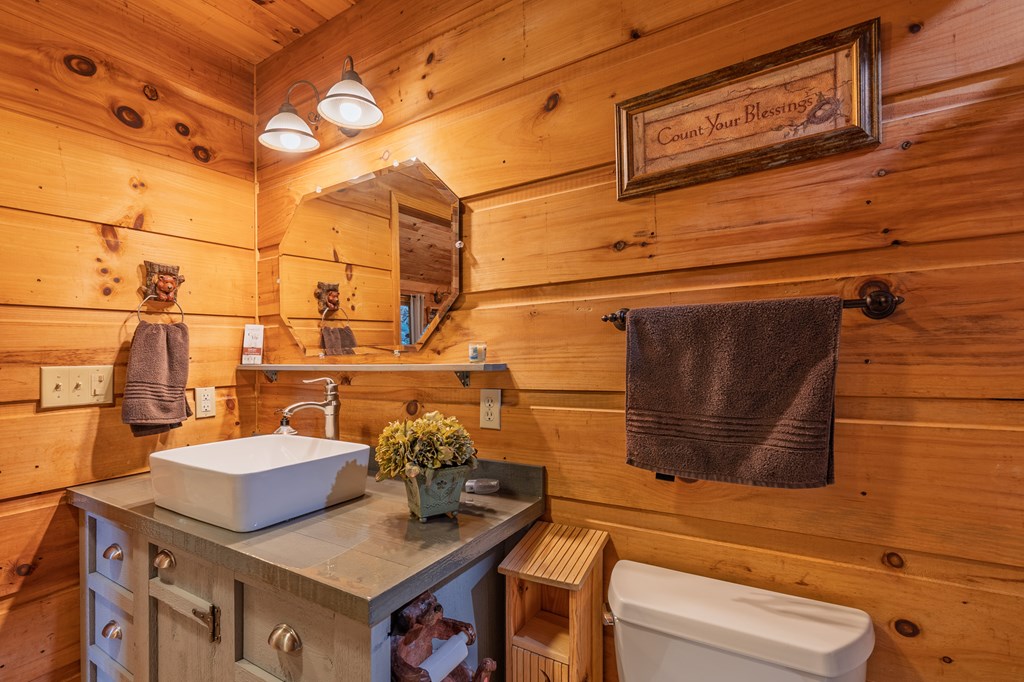 659 Kells Ridge Drive Ellijay, GA 30540 - Photo 23 of 41 a view of a couch chair in the balcony