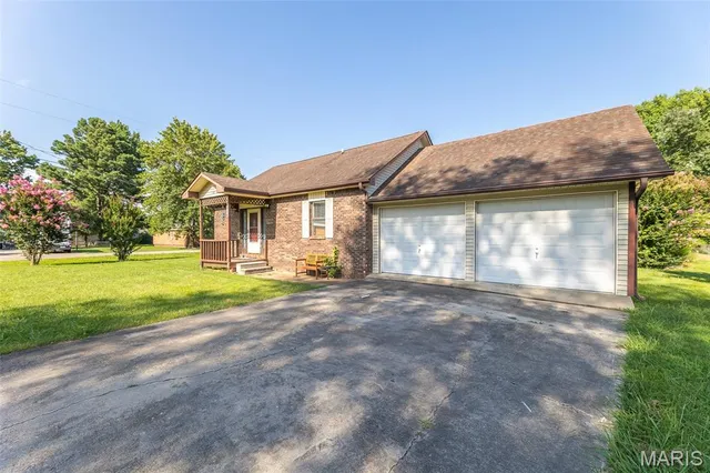 $127,900 | 110 Hampton Court, Poplar Bluff, MO 63901