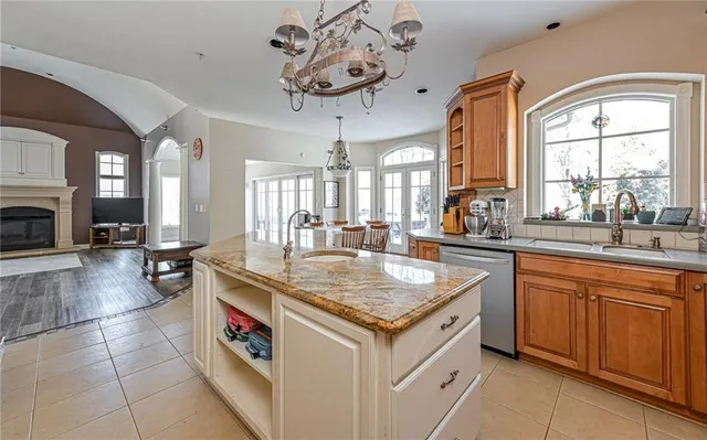 $850,000 | 807 Gallant Fox Lane, Cranberry Township, PA 16066