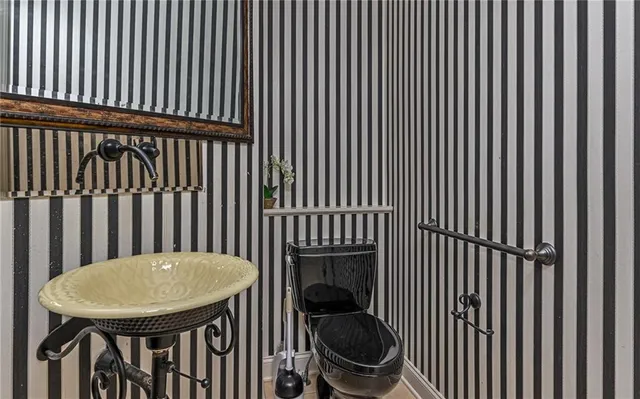 $850,000 | 807 Gallant Fox Lane, Cranberry Township, PA 16066