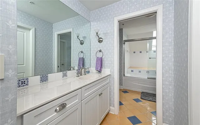 $850,000 | 807 Gallant Fox Lane, Cranberry Township, PA 16066