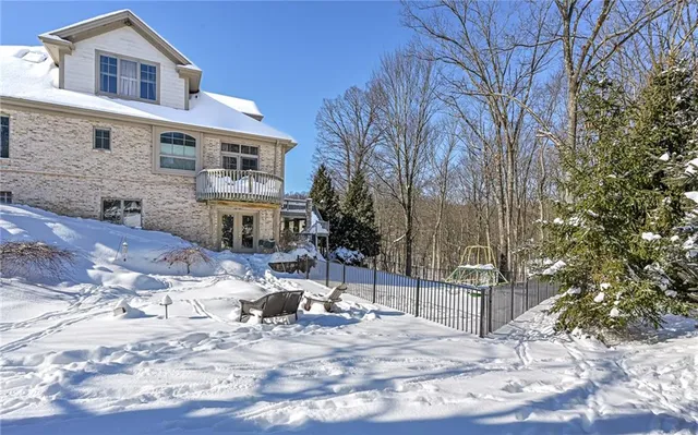 $850,000 | 807 Gallant Fox Lane, Cranberry Township, PA 16066