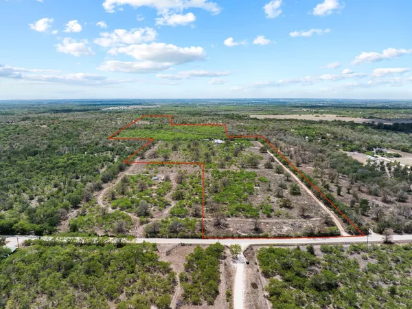 $750,000 | 2124 Bugtussle Lane, Luling, TX 78648