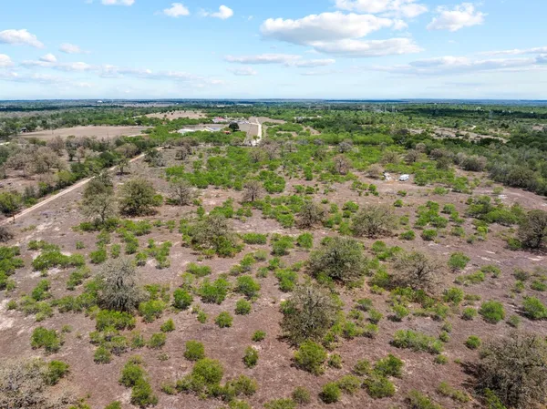 $750,000 | 2124 Bugtussle Lane, Luling, TX 78648