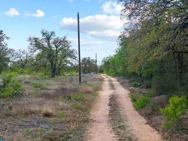 $750,000 | 2124 Bugtussle Lane, Luling, TX 78648