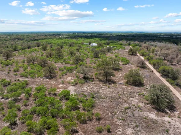 $750,000 | 2124 Bugtussle Lane, Luling, TX 78648