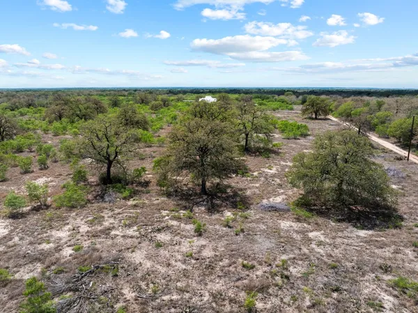 $750,000 | 2124 Bugtussle Lane, Luling, TX 78648