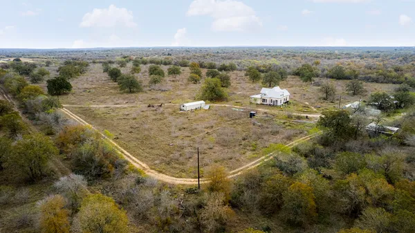 $750,000 | 2124 Bugtussle Lane, Luling, TX 78648