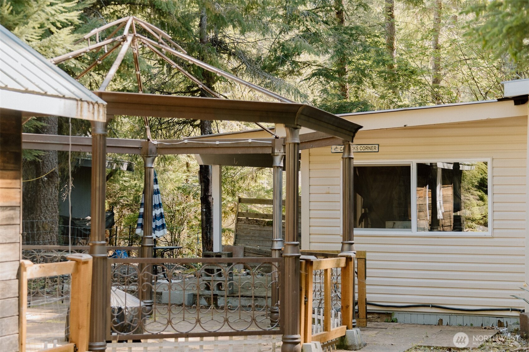 32 4 Branch Circle Maple Falls, WA 98266 - Photo 2 of 21 an outdoor view of shop