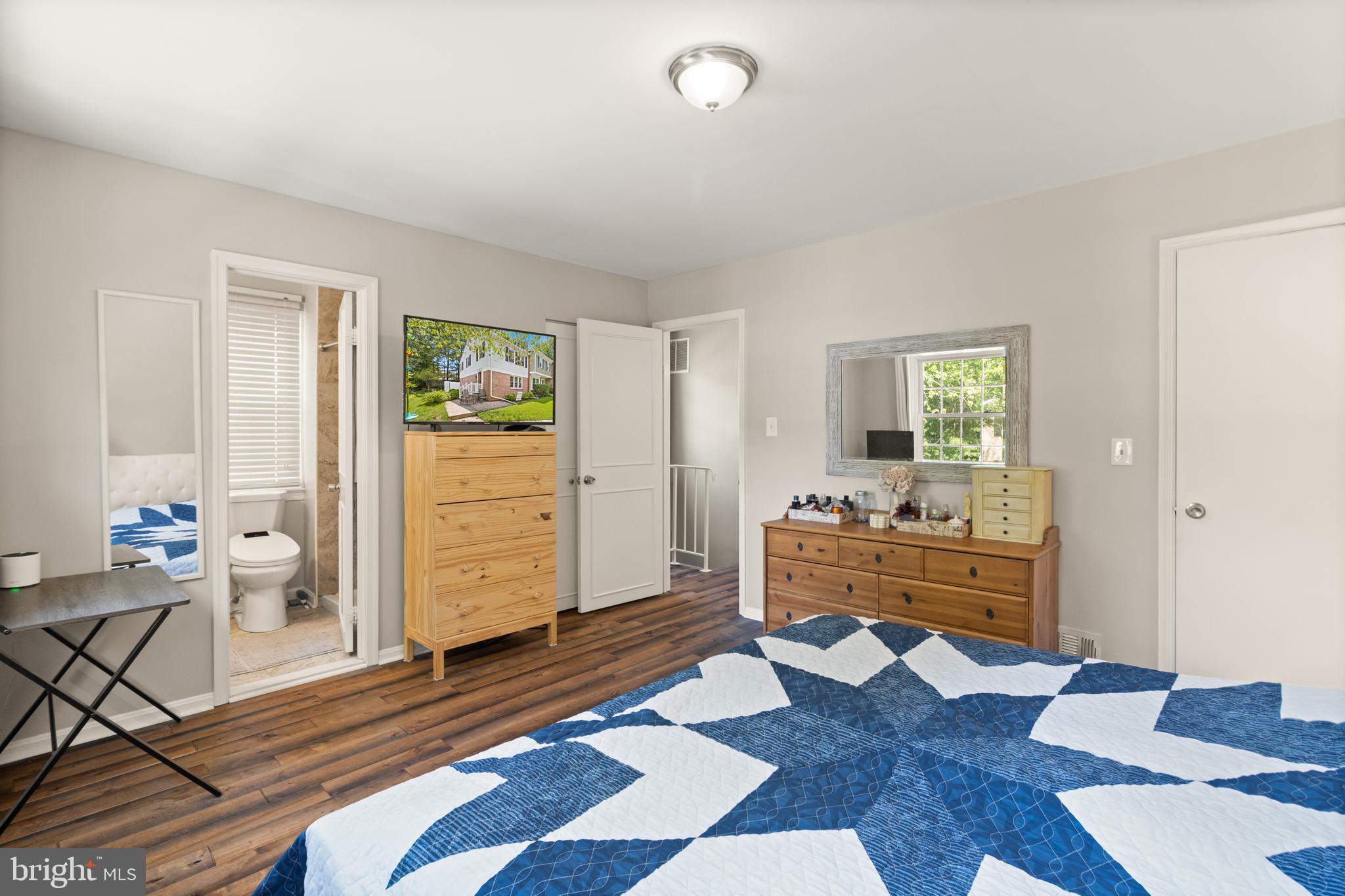 8573 Tyrolean Way Springfield, VA 22153 - Photo 15 of 32 a room with furniture and wooden floor