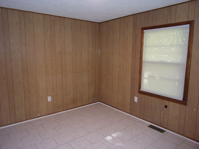 3231 State Line Road Taft, TN 38488 - Photo 16 of 26 a view of an empty room and window
