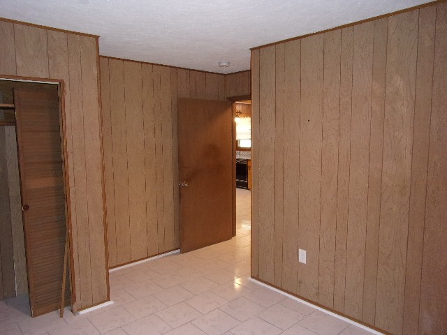3231 State Line Road Taft, TN 38488 - Photo 17 of 26 a view of a elevator
