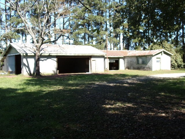 3231 State Line Road Taft, TN 38488 - Photo 20 of 26 a view of a house with backyard and tree