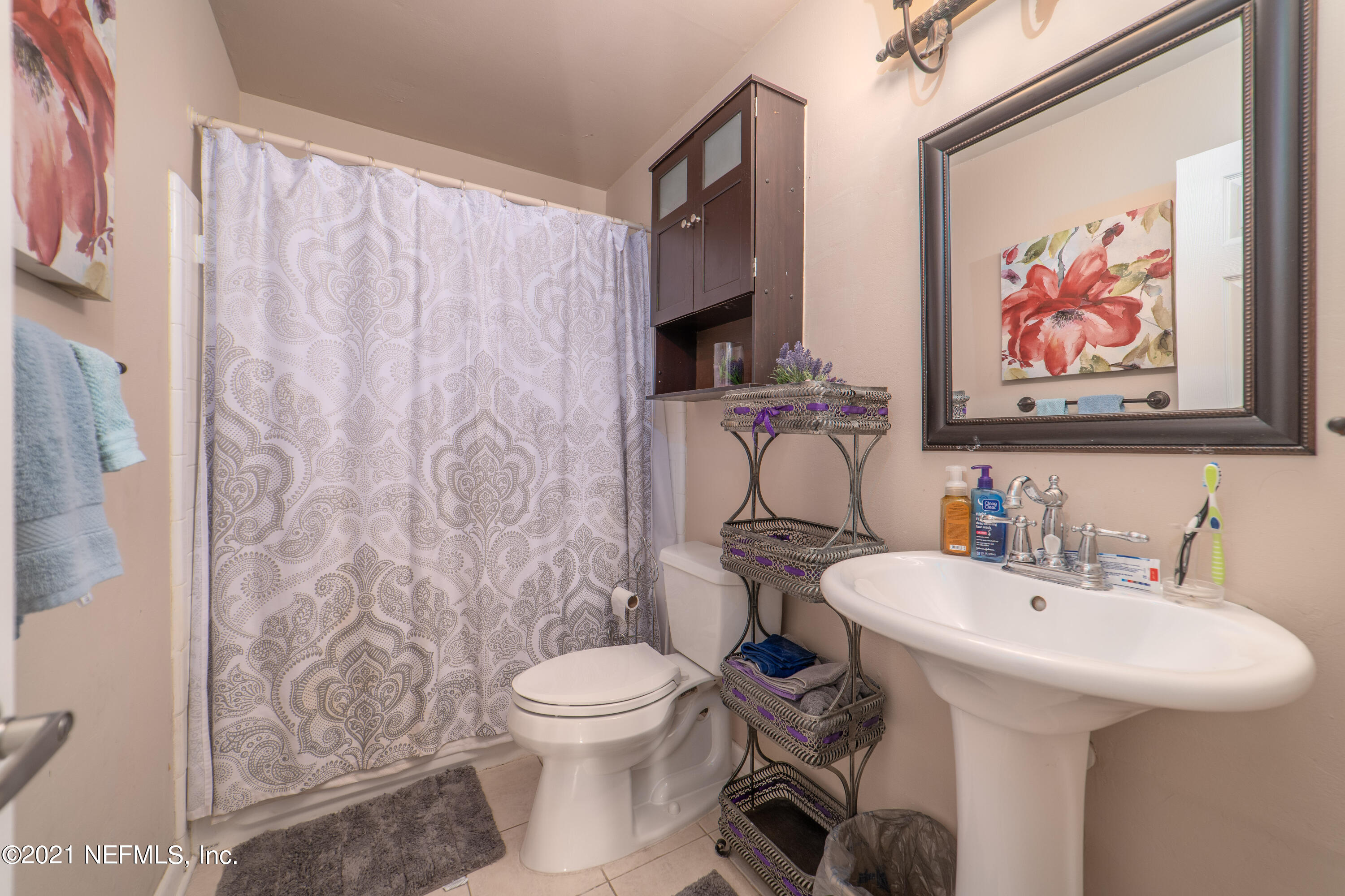 2901 Sandhurst Road East Jacksonville, FL 32277 - Photo 10 of 21 2901 Sandhurst Rd E Bathroom 1