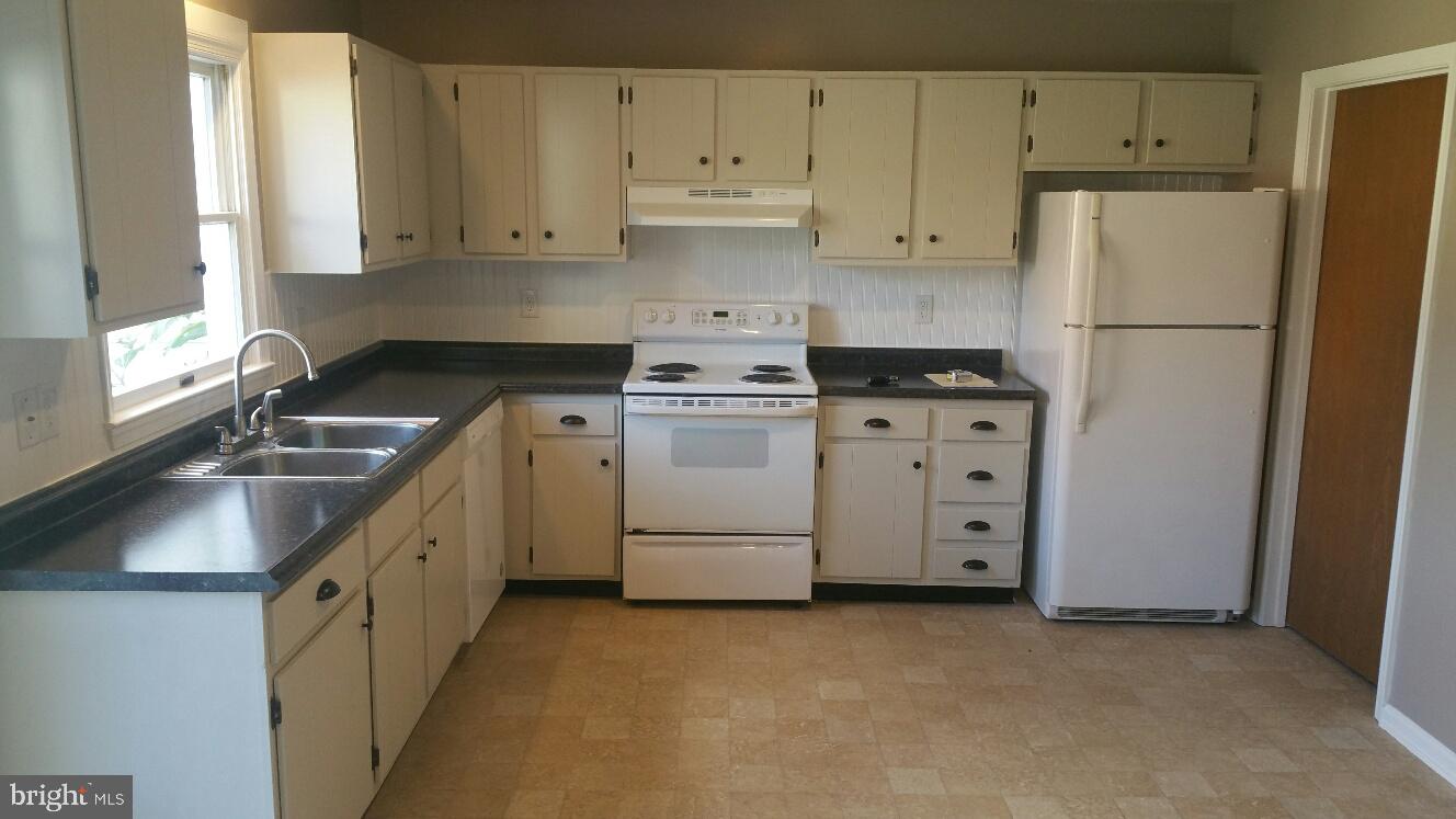 220 Filbert Street Hanover, PA 17331 - Photo 7 of 42 Kitchen
