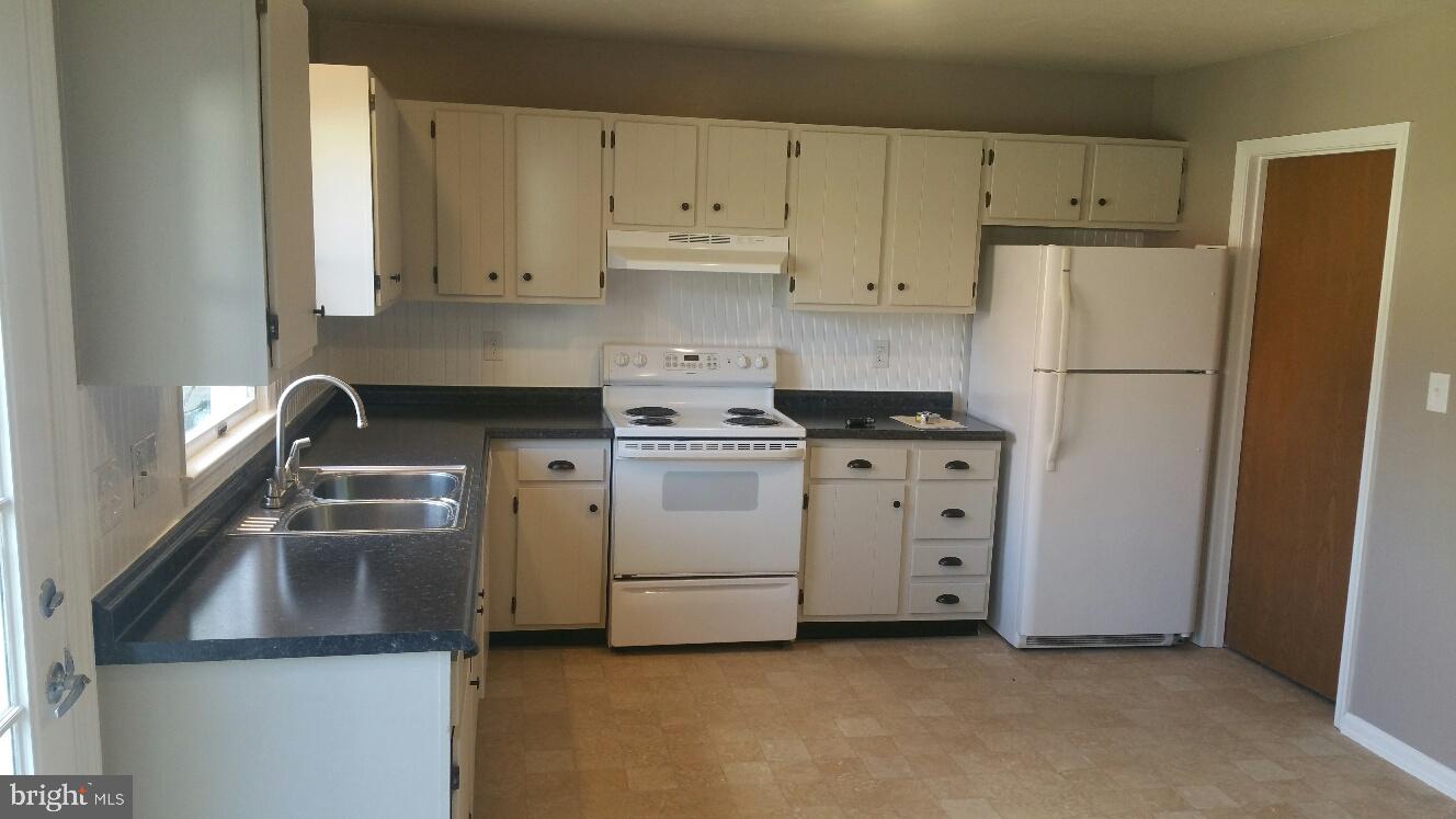 220 Filbert Street Hanover, PA 17331 - Photo 8 of 42 Kitchen