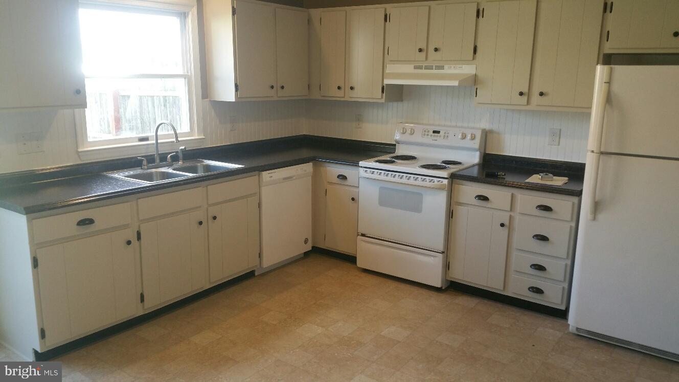 220 Filbert Street Hanover, PA 17331 - Photo 9 of 42 Kitchen