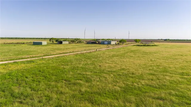 $1,500,000 | 11546 County Road 647, Skidmore, TX 78389