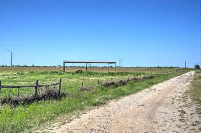 $1,500,000 | 11546 County Road 647, Skidmore, TX 78389