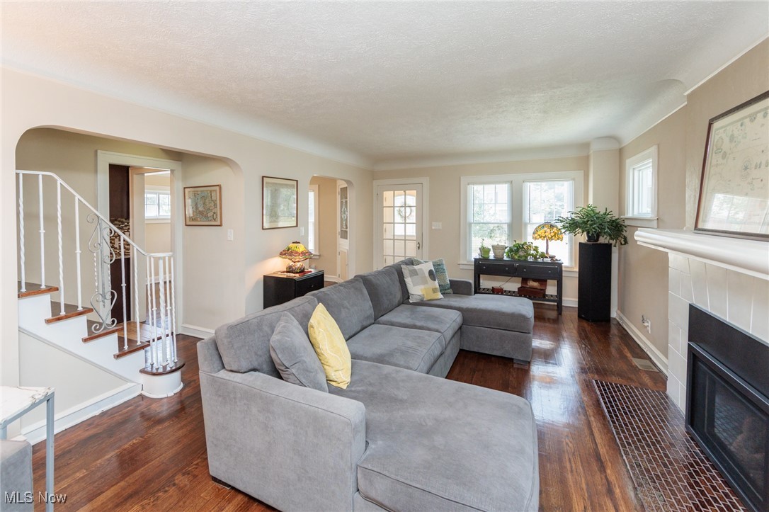 2199 Barrington Road Cleveland, OH 44118 - Photo 5 of 50