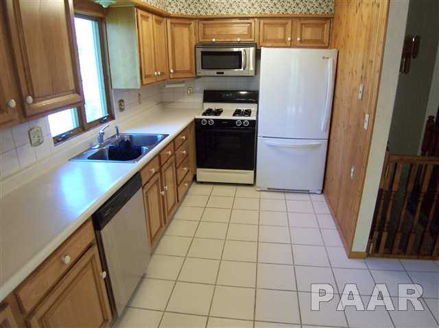 406 Sangamon Road Marquette Heights, IL 61554 - Photo 4 of 15 Gallery Image 4