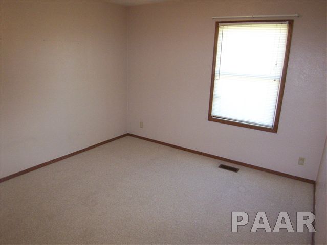 406 Sangamon Road Marquette Heights, IL 61554 - Photo 7 of 15 Gallery Image 7