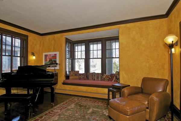 16 Beach Road Gloucester, MA 01930 - Photo 5 of 30 a living room with furniture and a piano