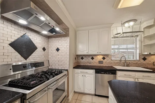 $220,000 | 14011 Hollypark Drive, Houston, TX 77015