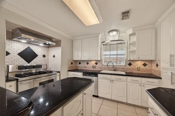 $220,000 | 14011 Hollypark Drive, Houston, TX 77015